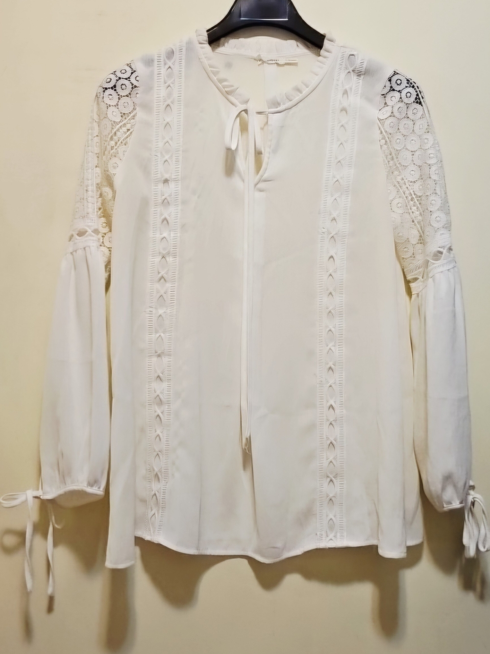 Creamy White Women's Tie-Neck Lace-Trim Long Sleeves Blouse (L)